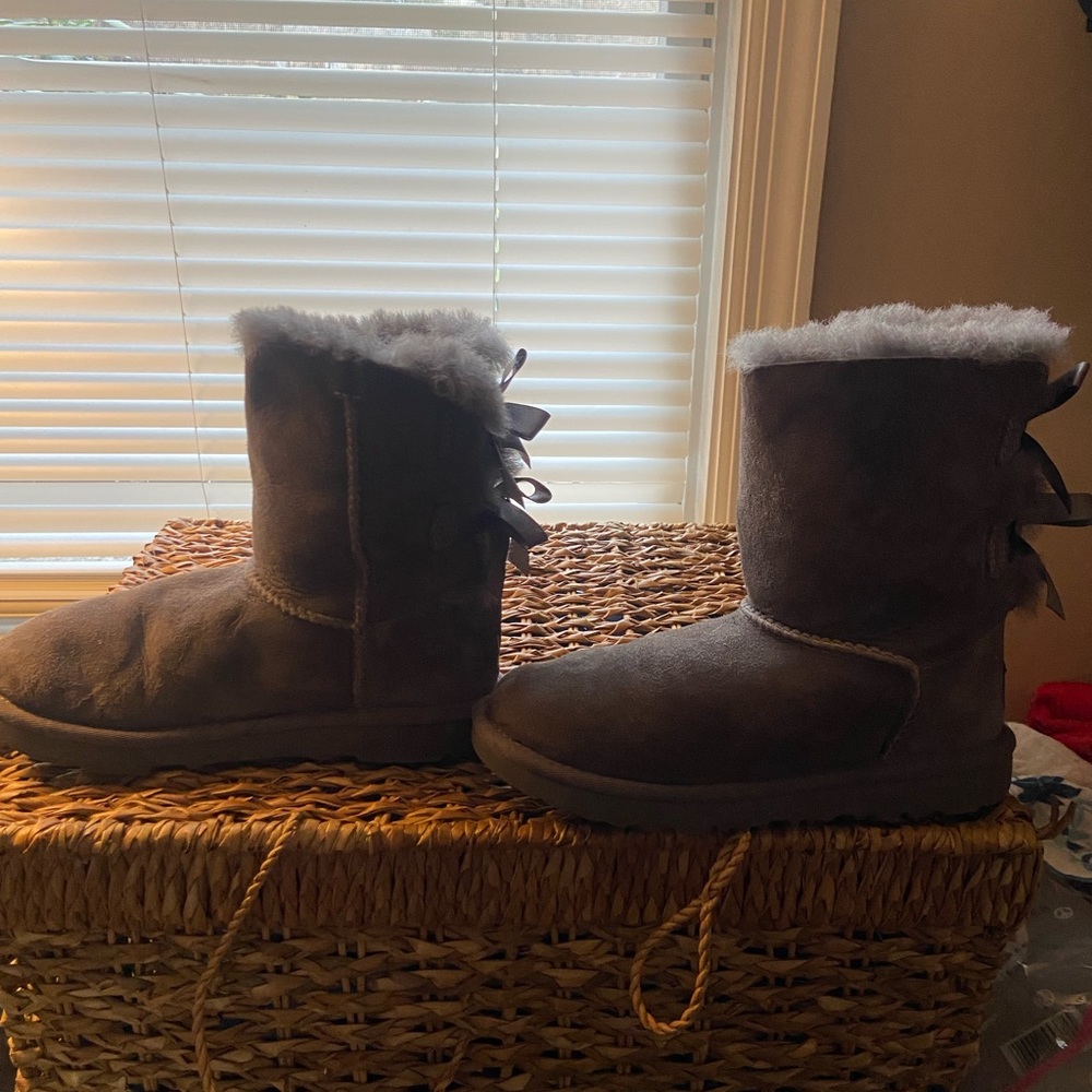 Gray uggs - Picture 4 of 5